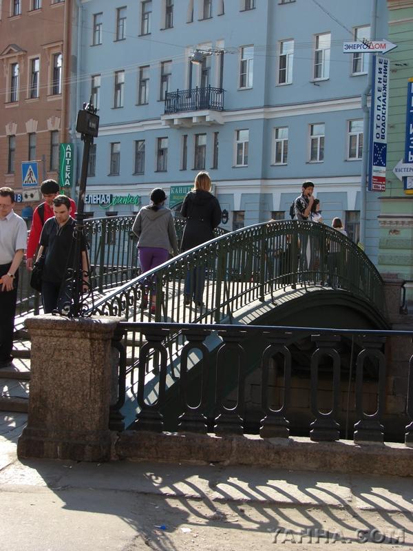 Сенной пешеходный мост (2). Набережная канала Грибоедова (рядом с домом 56)
Здесь снимался фильм "Йа-Хха".